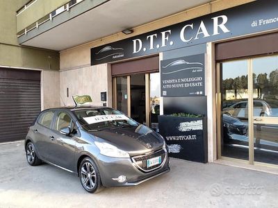 Usata Peugeot 208 Allure 68 CV (50 kW) 2014 Grigio Utilitaria