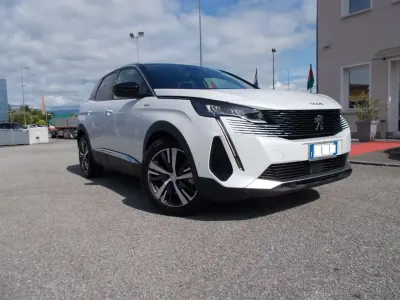Usata Peugeot 3008 Allure 181 CV (133 kW) 2021 Bianco perla / metallizzato SUV