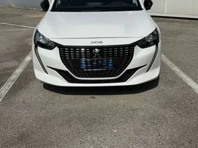 Usata Peugeot 208 Active 101 CV (74 kW) 2023 Bianco Utilitaria
