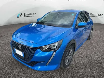 Usata Peugeot 208 GT 56 kW (77 CV) 2021 Blu elettrico Utilitaria