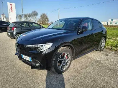 Käytetty Alfa Romeo Stelvio Executive 210 HP (154 kW) 2019 Musta Katumaasturi