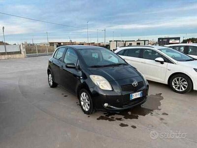 usata Toyota Yaris 1.0i 16V cat 5 porte