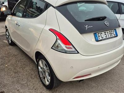 Usata Lancia Ypsilon 69 CV (50 kW) 2016 Bianco Utilitaria