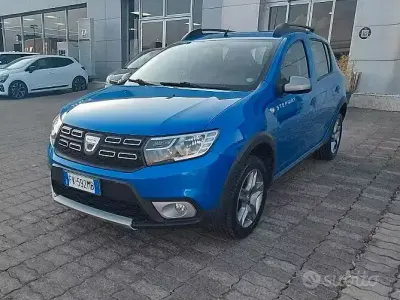 Usata Dacia Sandero Stepway 90 CV (66 kW) 2017 Blu Berlina