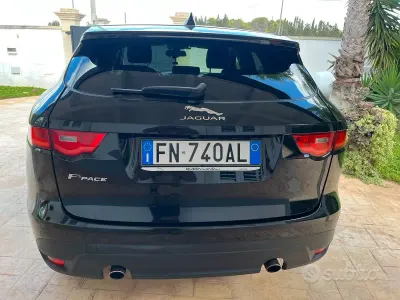 Usata Jaguar F-Pace Portfolio 250 CV (183 kW) 2018 Nero SUV