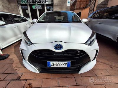 Usata Toyota Yaris Hybrid Trend 92 CV (67 kW) 2021 Bianco Berlina