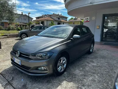 Usata VW Polo Comfortline 80 CV (58 kW) 2019 Argento Utilitaria