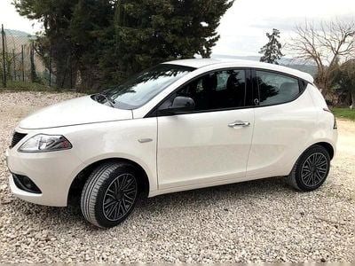 Usata Lancia Ypsilon 69 CV (50 kW) 2018 Bianco Utilitaria