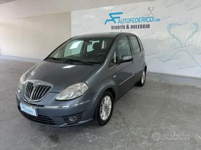 Usata Lancia Musa 95 CV (69 kW) 2011 Grigio Monovolume