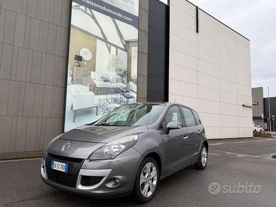 Usata Renault Scénic III Luxe 110 CV (80 kW) 2011 Grigio Monovolume