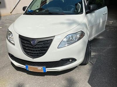 Usata Lancia Ypsilon 60 CV (44 kW) 2014 Bianco Utilitaria