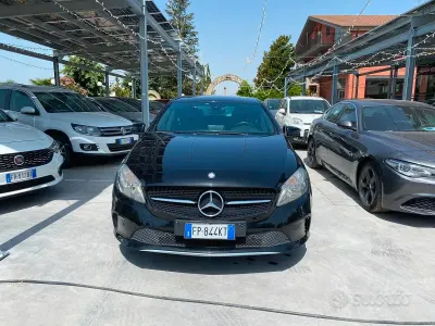 Usata Mercedes A180 Business 109 CV (80 kW) 2017 Nero Utilitaria