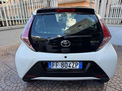 Usata Toyota Aygo X-play 69 CV (50 kW) 2016 Bianco Utilitaria