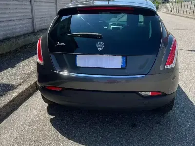 Usata Lancia Delta 120 CV (88 kW) 2009 Grigio Utilitaria