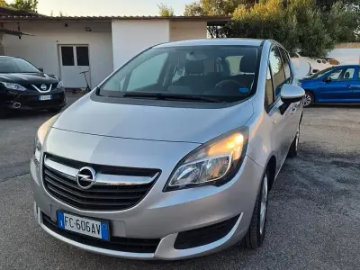 Usata Opel Meriva Design Edition 120 CV (88 kW) 2016 Grigio Monovolume