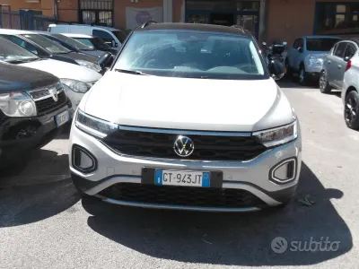 Usata VW T-Roc Life 110 CV (80 kW) 2024 Beige SUV