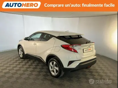 Usata Toyota C-HR Active 116 CV (85 kW) 2018 Bianco SUV