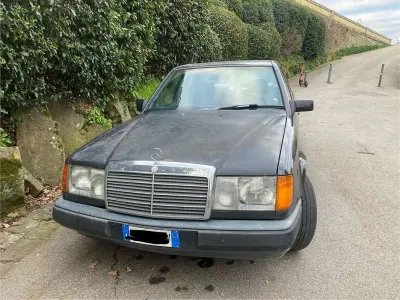 Usata Mercedes E300 188 CV (138 kW) 1987 Grigio Berlina