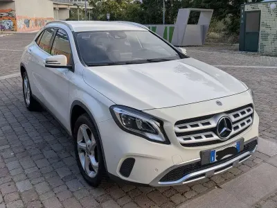 Usata Mercedes GLA200 136 CV (100 kW) 2017 Bianco SUV