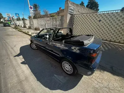 Usata VW Golf 90 CV (66 kW) 2000 Bluazzurro Cabrio