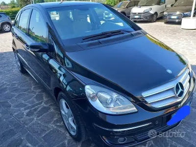 Usata Mercedes B180 109 CV (80 kW) 2006 Nero Monovolume
