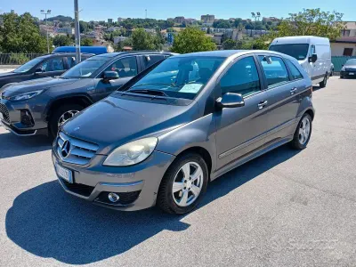 Usata Mercedes B200 Chrome 140 CV (102 kW) 2009 Grigio Monovolume