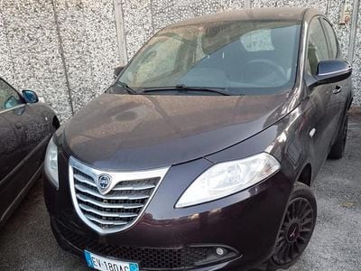 Usata Lancia Ypsilon 69 CV (50 kW) 2014 Viola Utilitaria