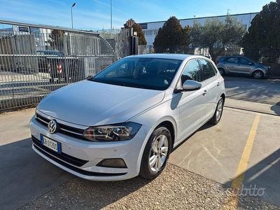 Begagnad VW Polo Highline 95 HK (69 kW) 2020 Grå Halvkombi