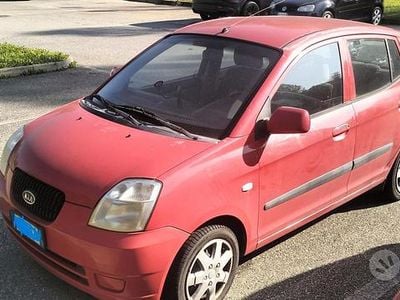 Usata Kia Picanto 61 CV (44 kW) 2005 Rosso Utilitaria