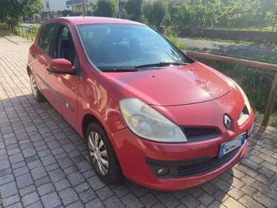 Usata Renault Clio III Dynamique 75 CV (55 kW) 2010 Rosso Berlina