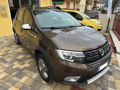 Usata Dacia Sandero Comfort 90 CV (66 kW) 2019 Marrone Berlina