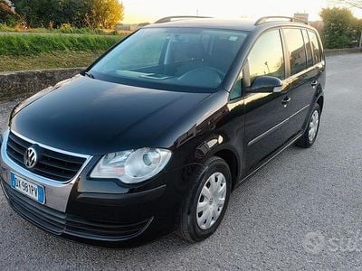 Begagnad VW Touran Highline 105 HK (77 kW) 2009 Svart Minibuss