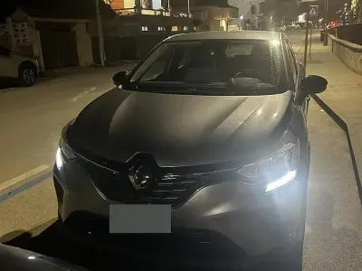 Usata Renault Captur 101 CV (74 kW) 2021 Grigio SUV
