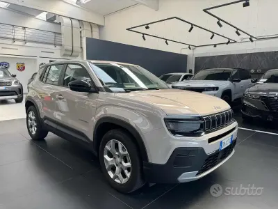 Usata Jeep Avenger Altitude 101 CV (74 kW) 2023 Beige SUV
