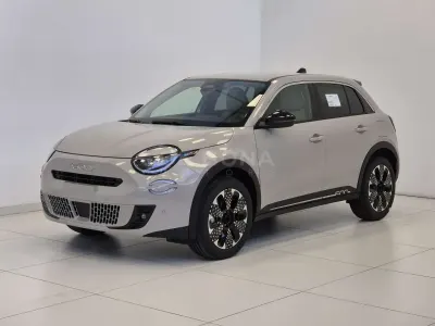 Nuova Fiat 600 La Prima 101 CV (74 kW) 2026 Sabbia terra d'italia (metall SUV