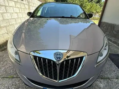 Usata Lancia Delta 90 CV (66 kW) 2011 Marrone Utilitaria