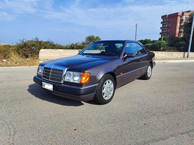 Usata Mercedes 200 122 CV (89 kW) 1992 Lilla Coupé