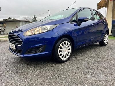Usata Ford Fiesta 95 CV (69 kW) 2015 Blu Berlina