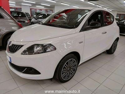 Usata Lancia Ypsilon Gold 69 CV (50 kW) 2022 Bianco Utilitaria
