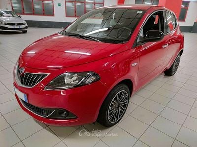 Usata Lancia Ypsilon Gold 69 CV (50 kW) 2023 Rosso Utilitaria