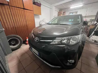 Usata Toyota RAV4 Lounge 124 CV (91 kW) 2014 SUV