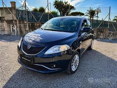 Usata Lancia Ypsilon Gold 69 CV (50 kW) 2017 Blu Utilitaria