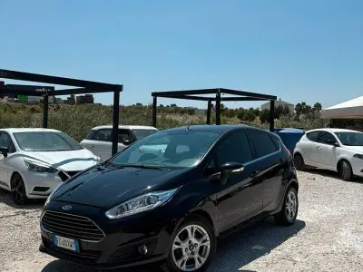 Usata Ford Fiesta 75 CV (55 kW) 2016 Nero Utilitaria