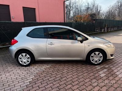 Usata Toyota Auris Sol 90 CV (66 kW) 2007 Grigio Utilitaria
