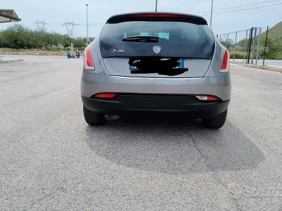 Usata Lancia Delta 120 CV (88 kW) 2011 Grigio Utilitaria