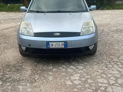 Begagnad Ford Fiesta Ambiente 68 HK (50 kW) 2005 Other Halvkombi
