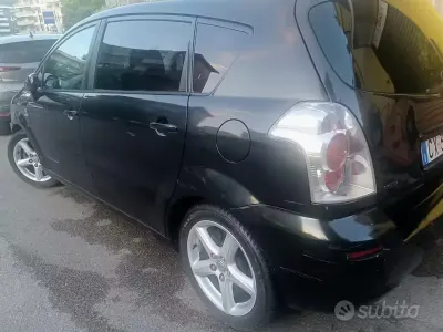 Usata Toyota Corolla Verso 2005 Nero Monovolume