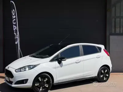 Usata Ford Fiesta Business Edition 95 CV (69 kW) 2016 Bianco Utilitaria