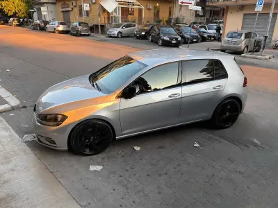 Usata VW Golf VII Highline 131 CV (96 kW) 2019 Argento Berlina