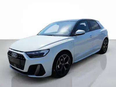 Usata Audi A1 Sportback S-Line 95 CV (69 kW) 2025 Bianco ghiacciaio metallizzato nero mito metallizzato Utilitaria
